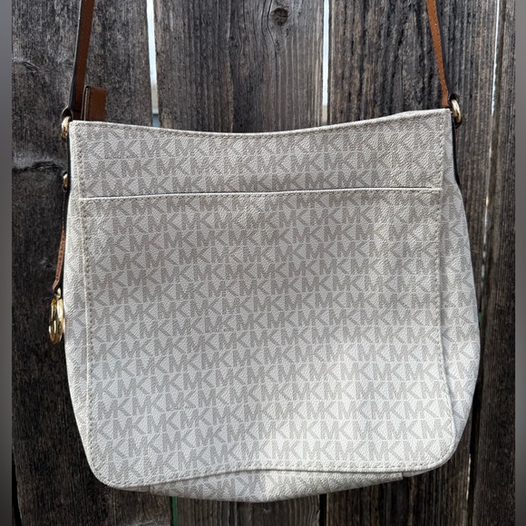 Michael Kors Jet Set Travel Large Messenger Crossbody Bag  (Vanilla/Brown) NWT - Picture 2 of 6